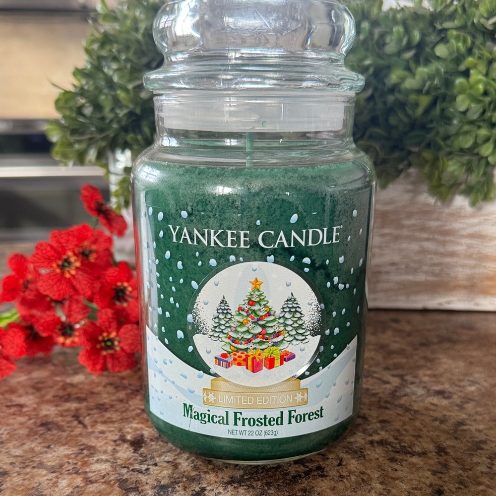 Yankee Candle Magical Frosted Forest Limited Edition - Deep Green